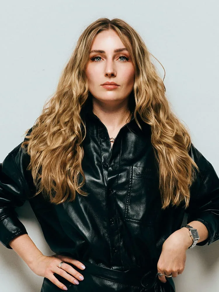 KARLA BLUM official artist portrait